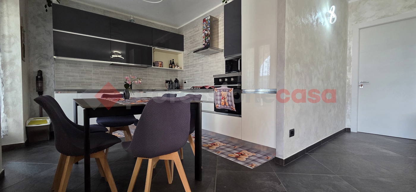 Trilocale con box doppio a Piscina