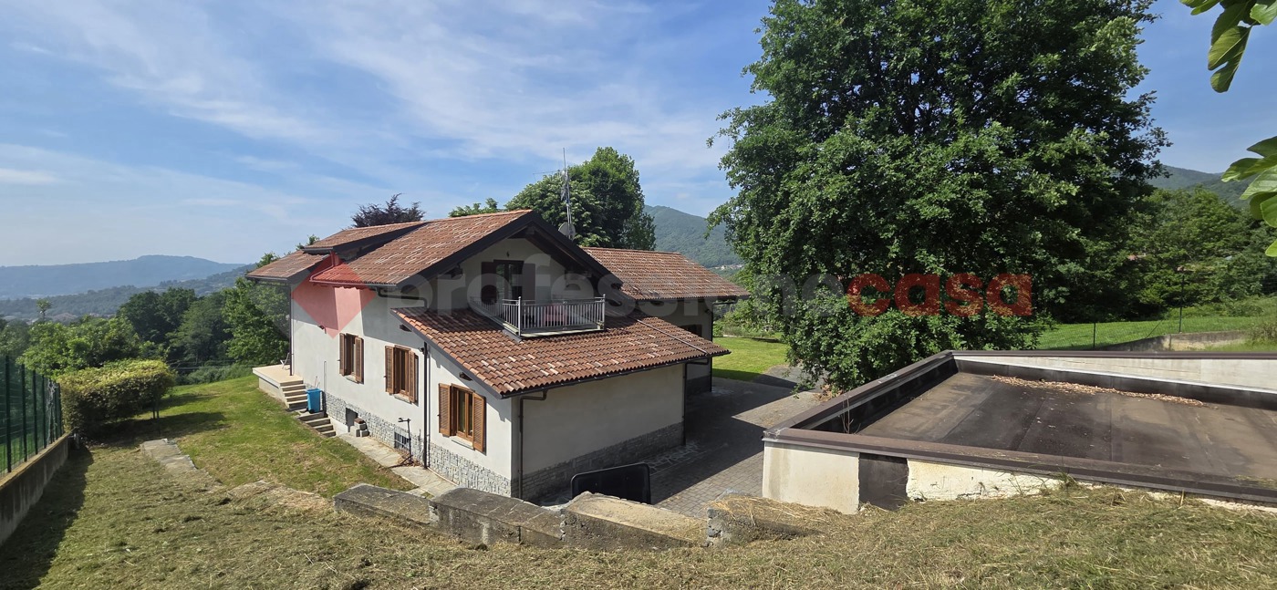 Villa con giardino a Cantalupa