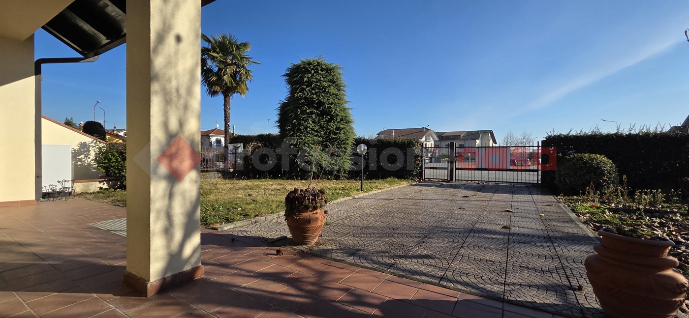 Villa con giardino a Frossasco