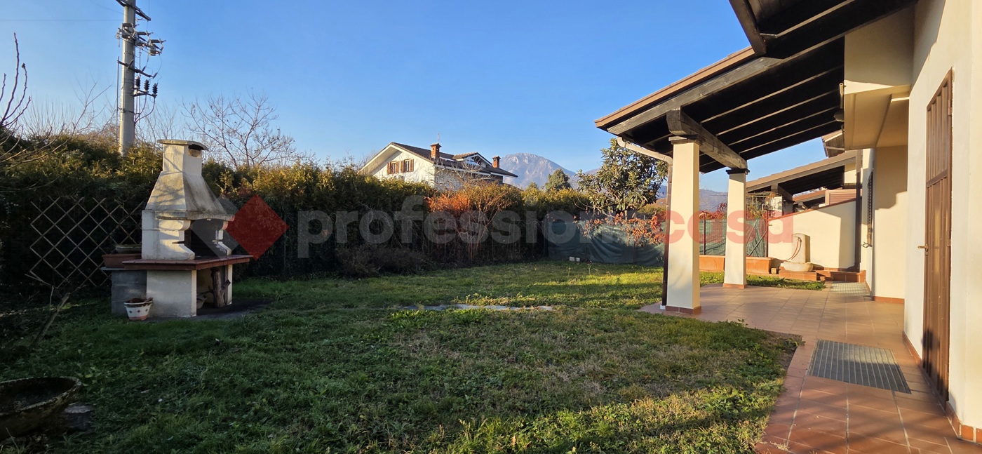 Villa con giardino a Frossasco