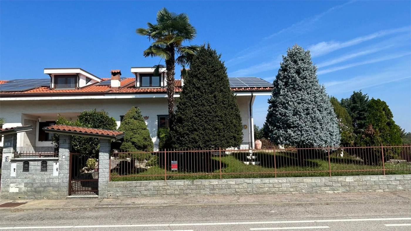 Villa con giardino a Airasca
