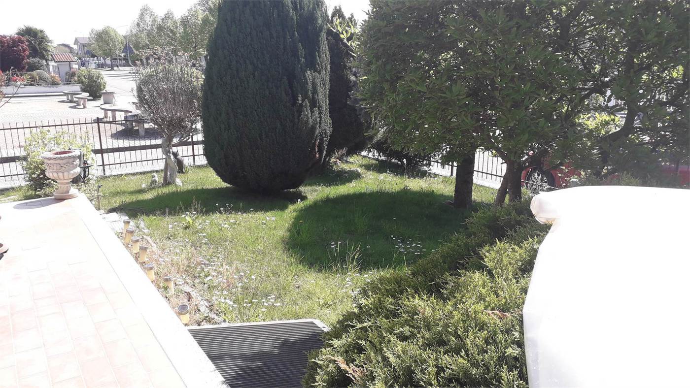 Villa con giardino a Airasca