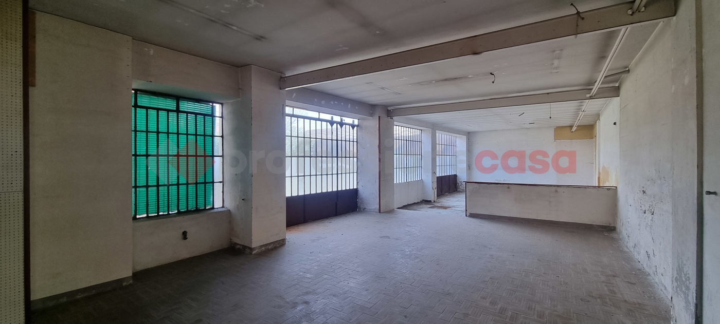 Box/Garage 100mq in vendita a Frossasco