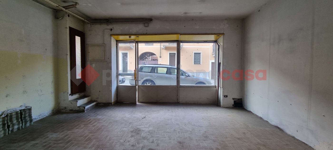 Box/Garage 100mq in vendita a Frossasco