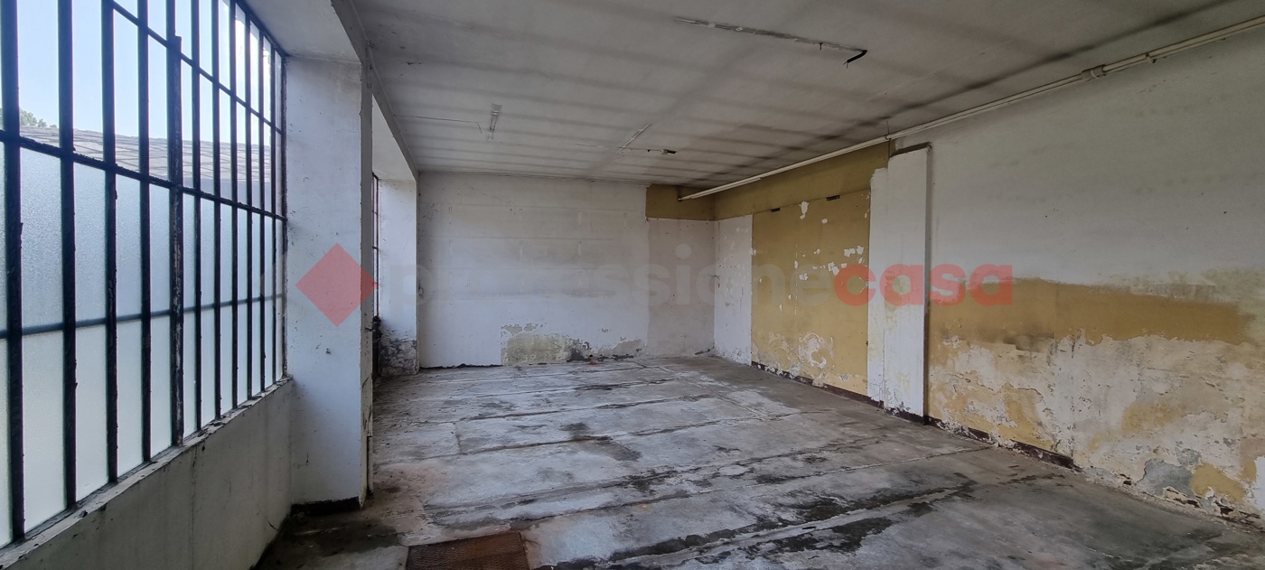 Box/Garage 100mq in vendita a Frossasco