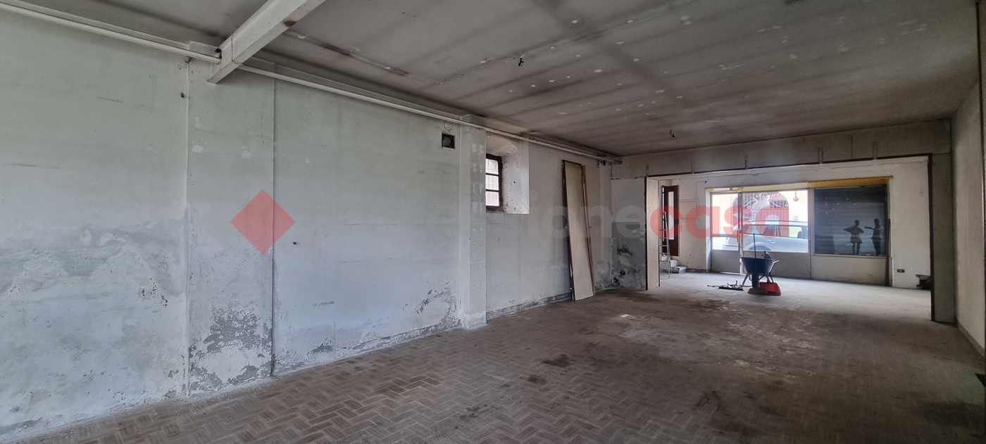 Box/Garage 100mq in vendita a Frossasco