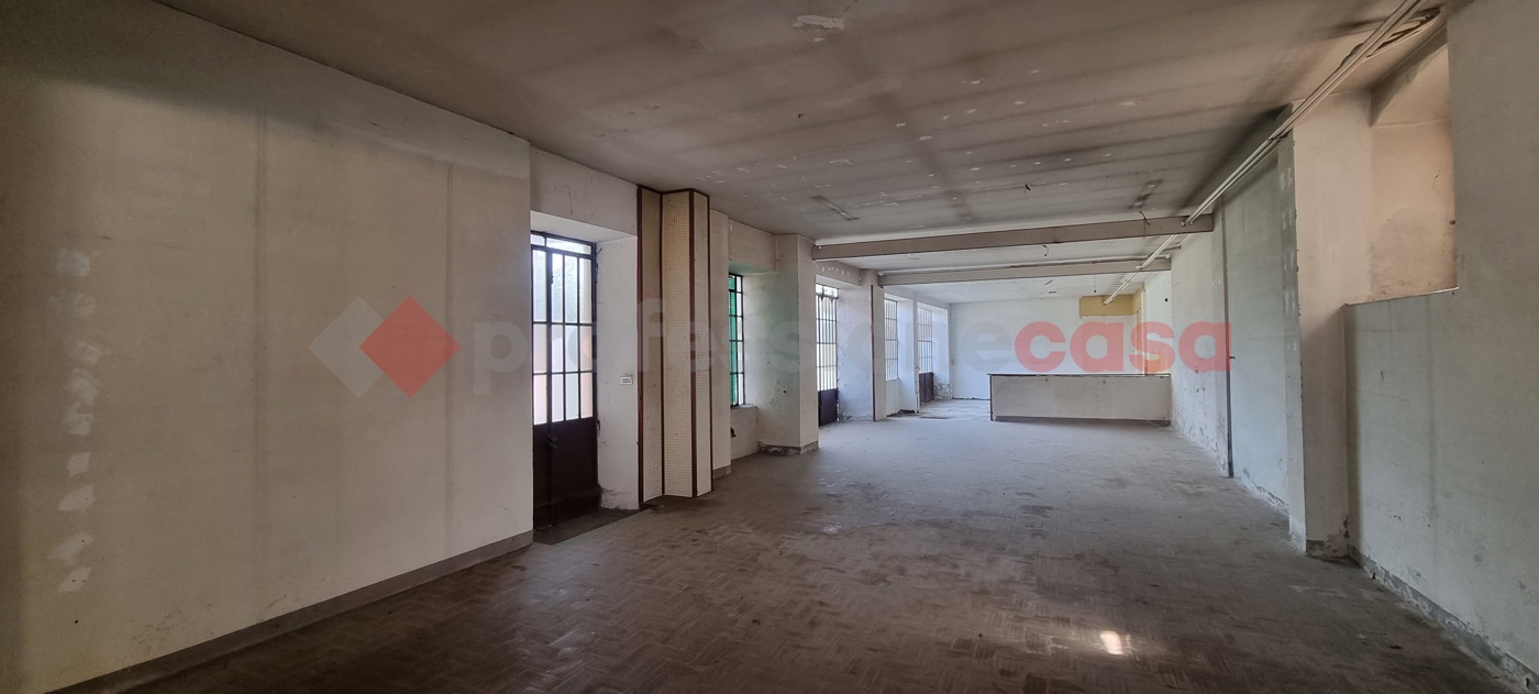 Box/Garage 100mq in vendita a Frossasco