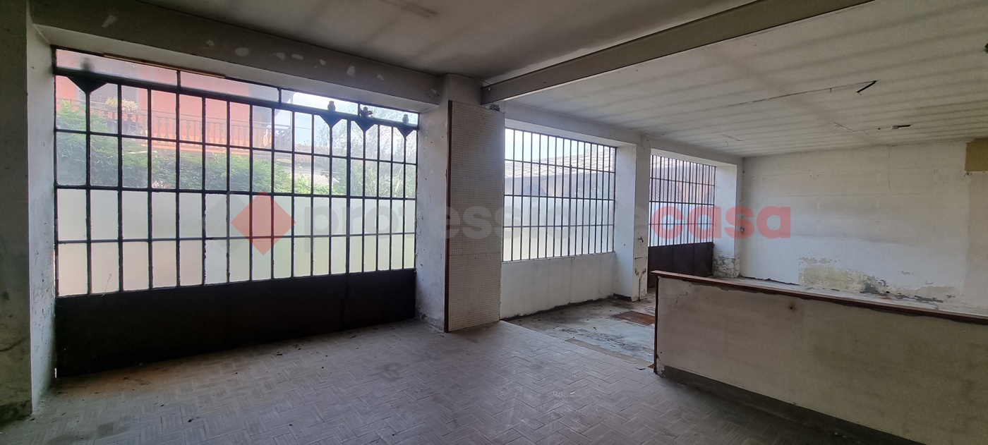 Box/Garage 100mq in vendita a Frossasco