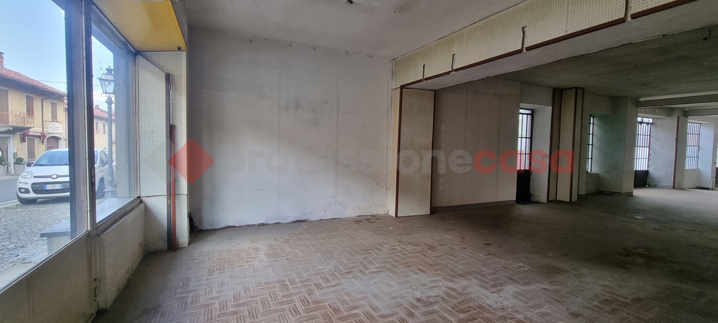 Box/Garage 100mq in vendita a Frossasco