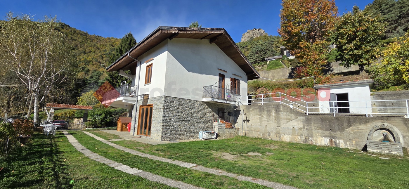 Villa con giardino a Roletto