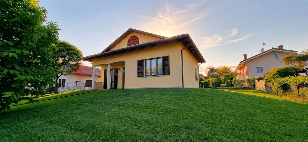 Villa con giardino a Frossasco