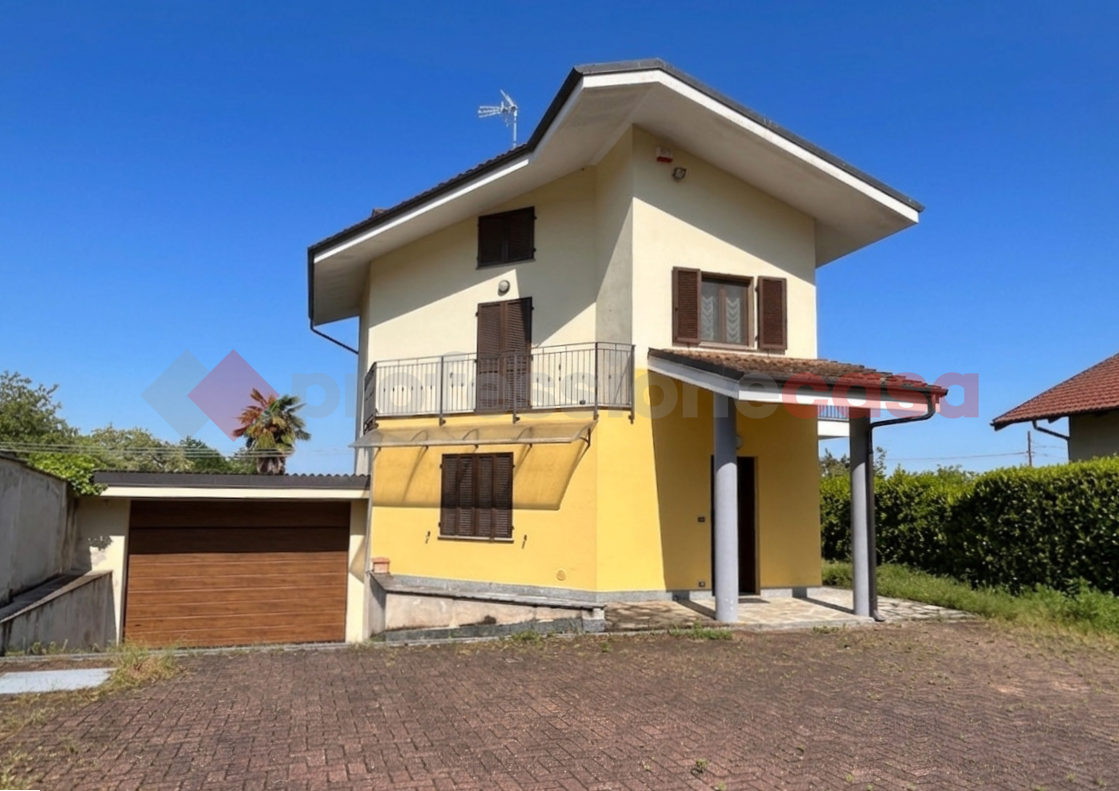 Villa con giardino a Cumiana