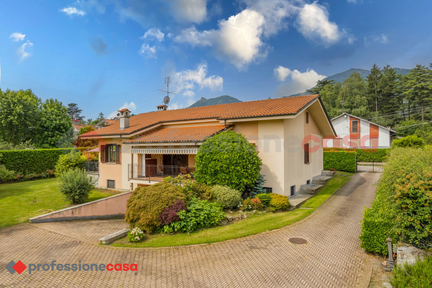 Villa con giardino a Cumiana