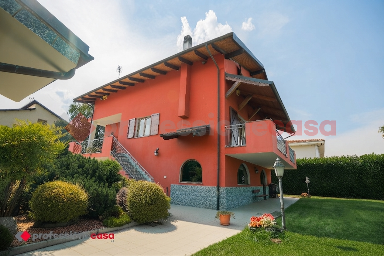 Villa con giardino a Cumiana