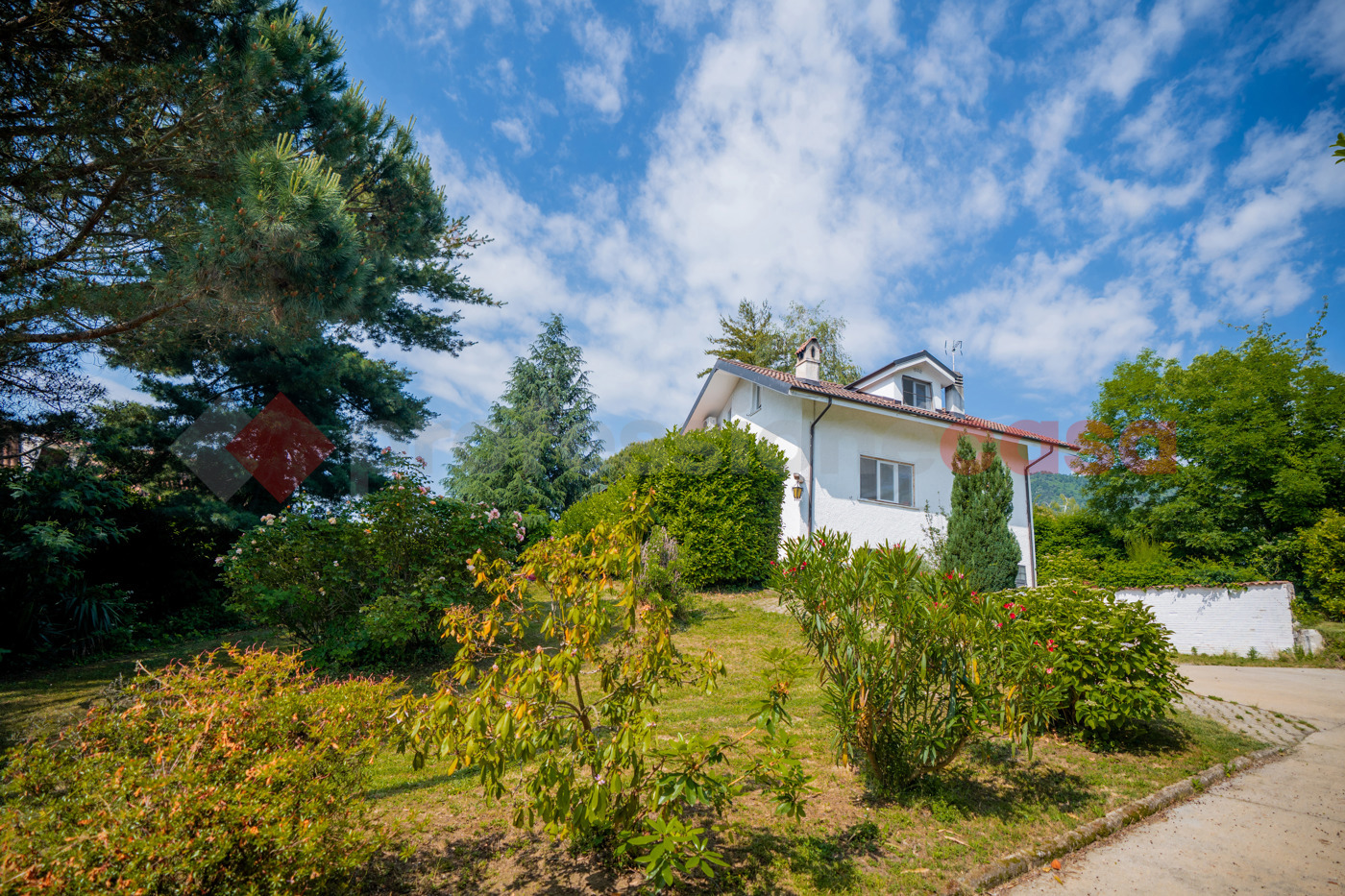 Villa con giardino a Roletto