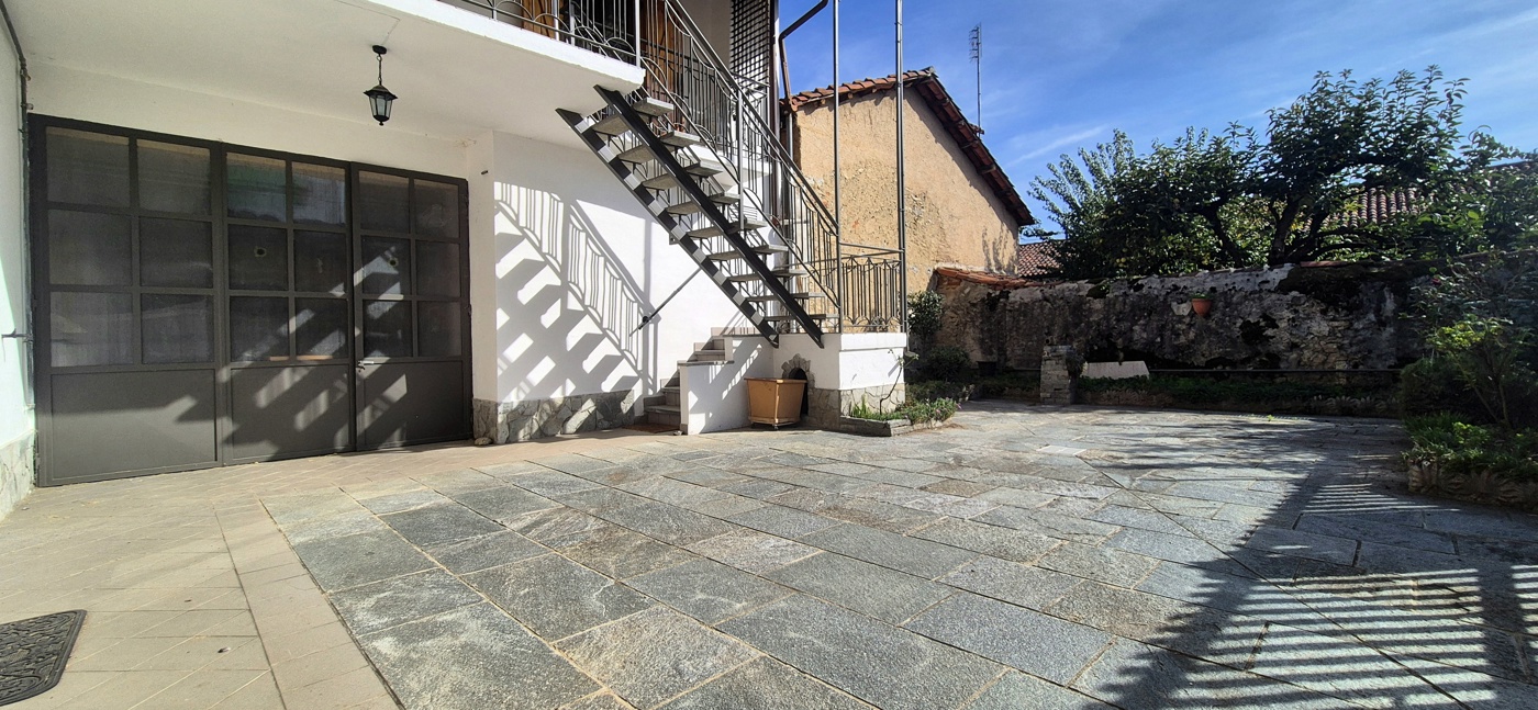 Rustico con giardino a Frossasco