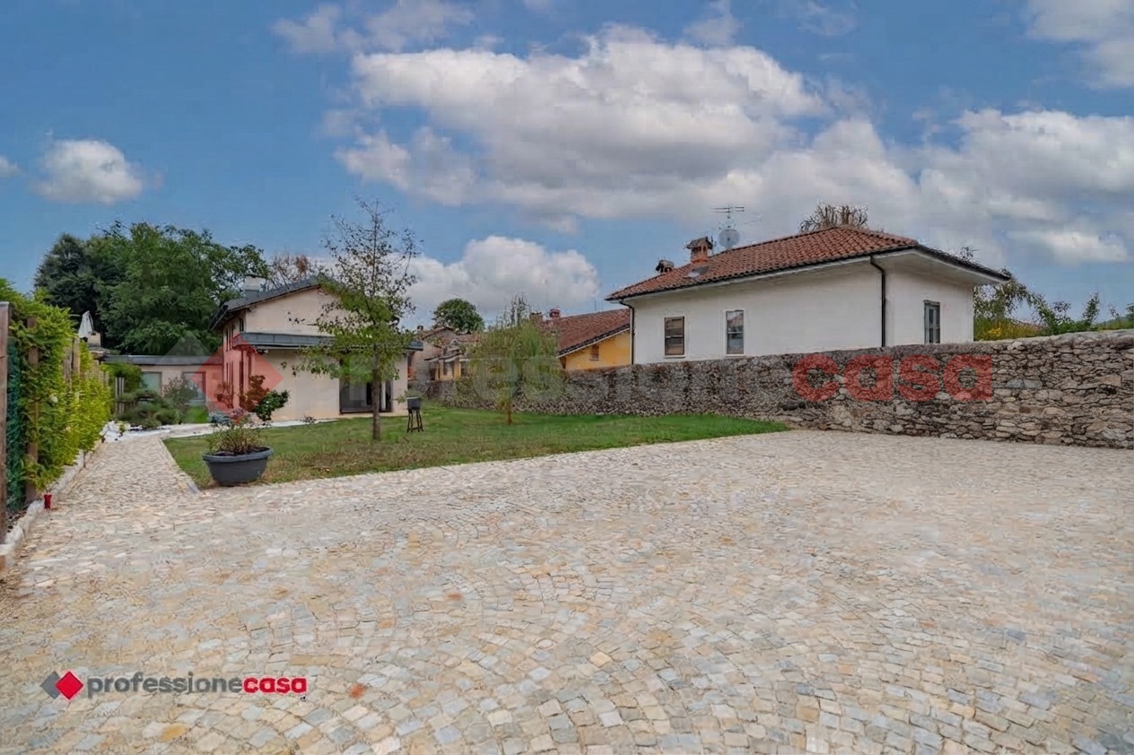 Villa con giardino a Cumiana