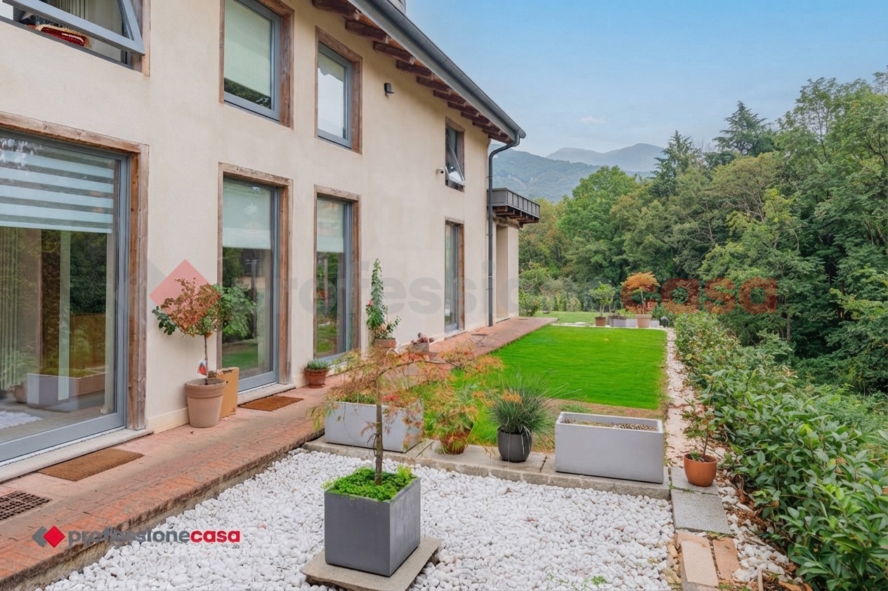 Villa con giardino a Cumiana