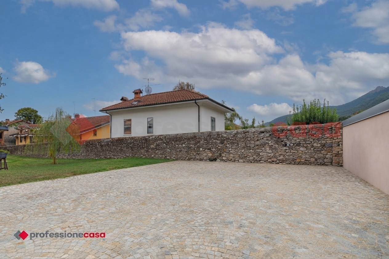 Villa con giardino a Cumiana