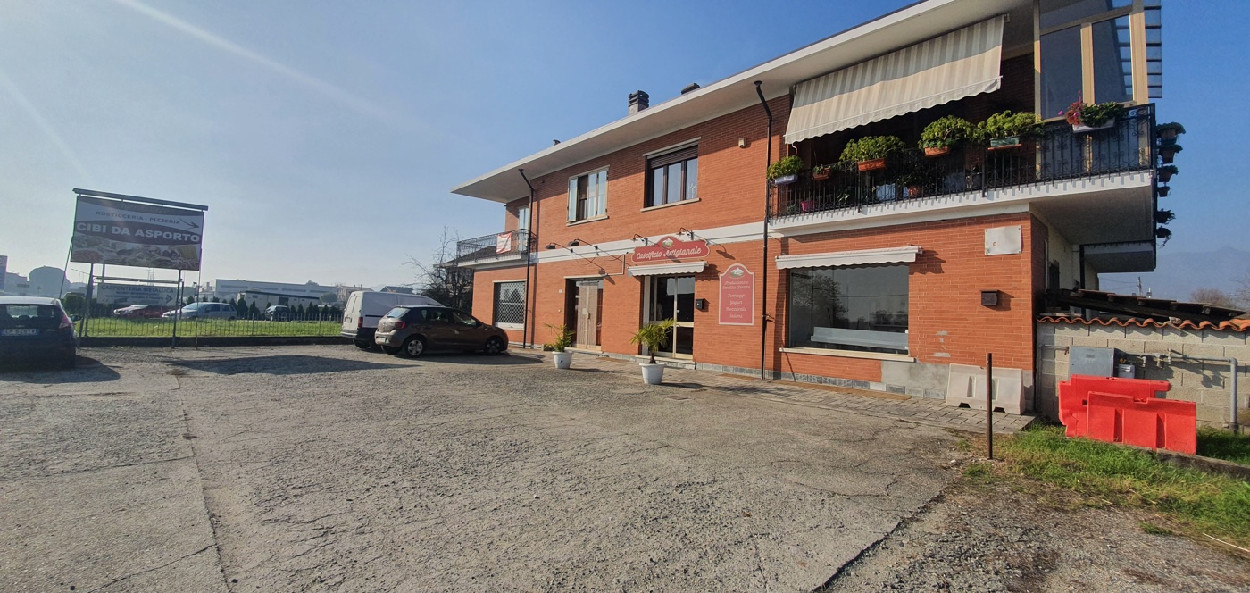 Negozio in affitto a Frossasco