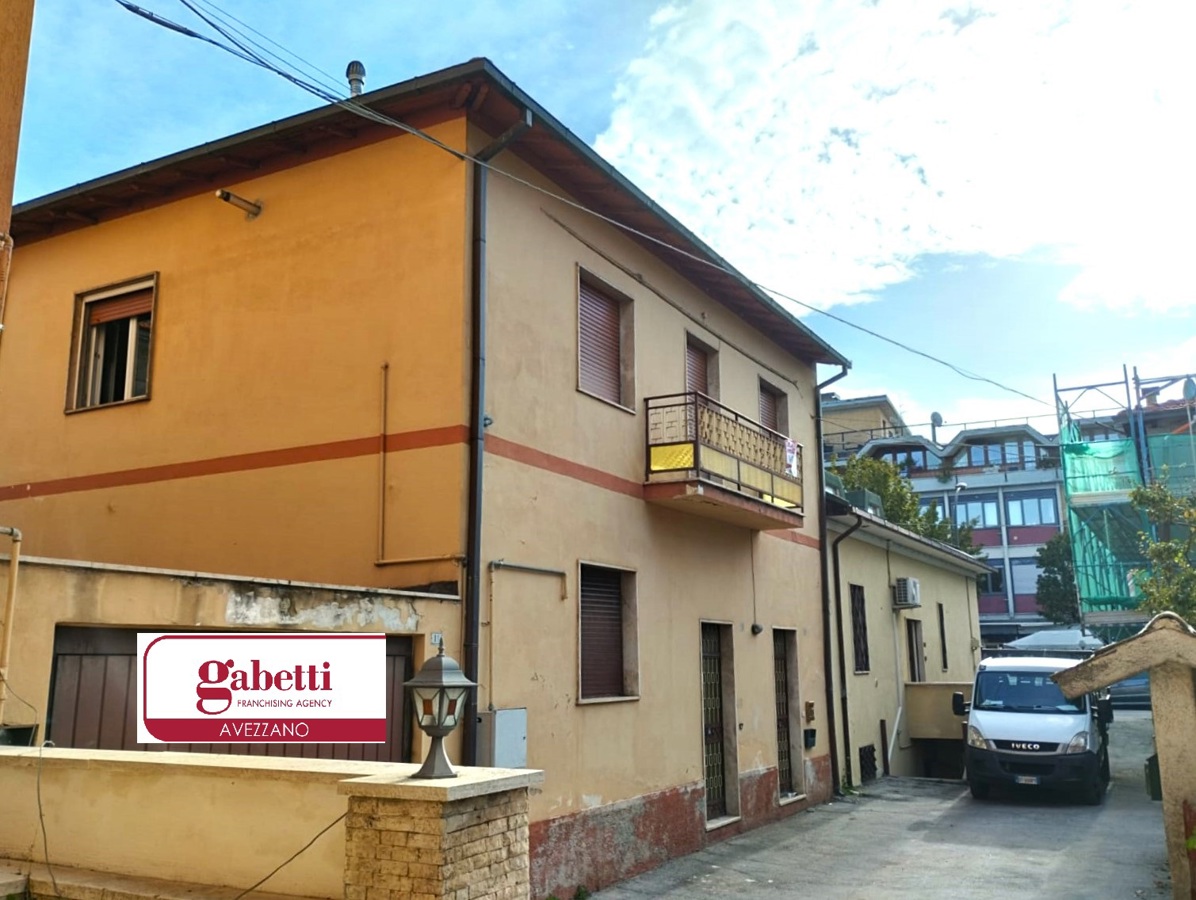 Casa indipendente con box a Avezzano