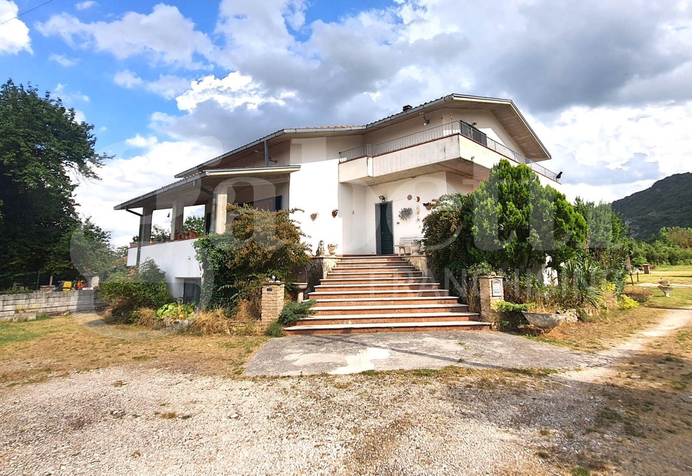 Villa Bifamiliare con giardino a Avezzano
