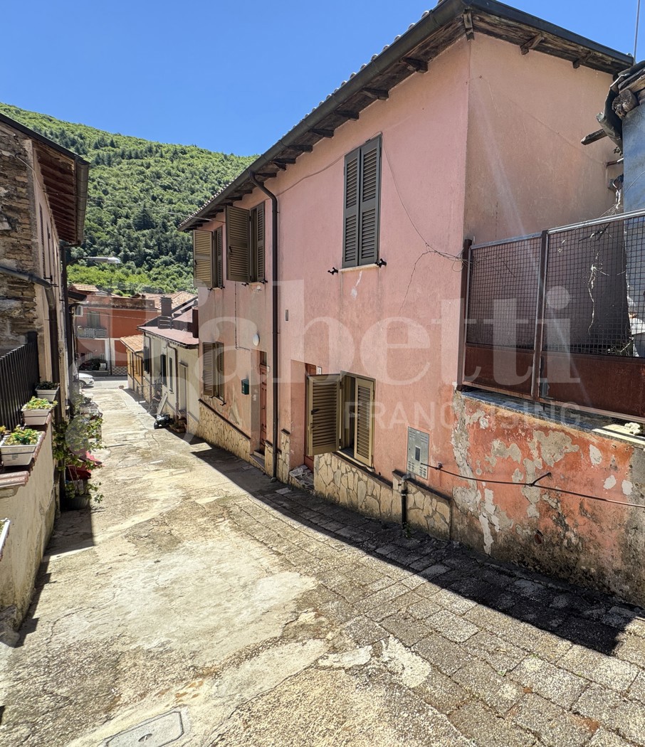 Quadrilocale in vendita a Capistrello