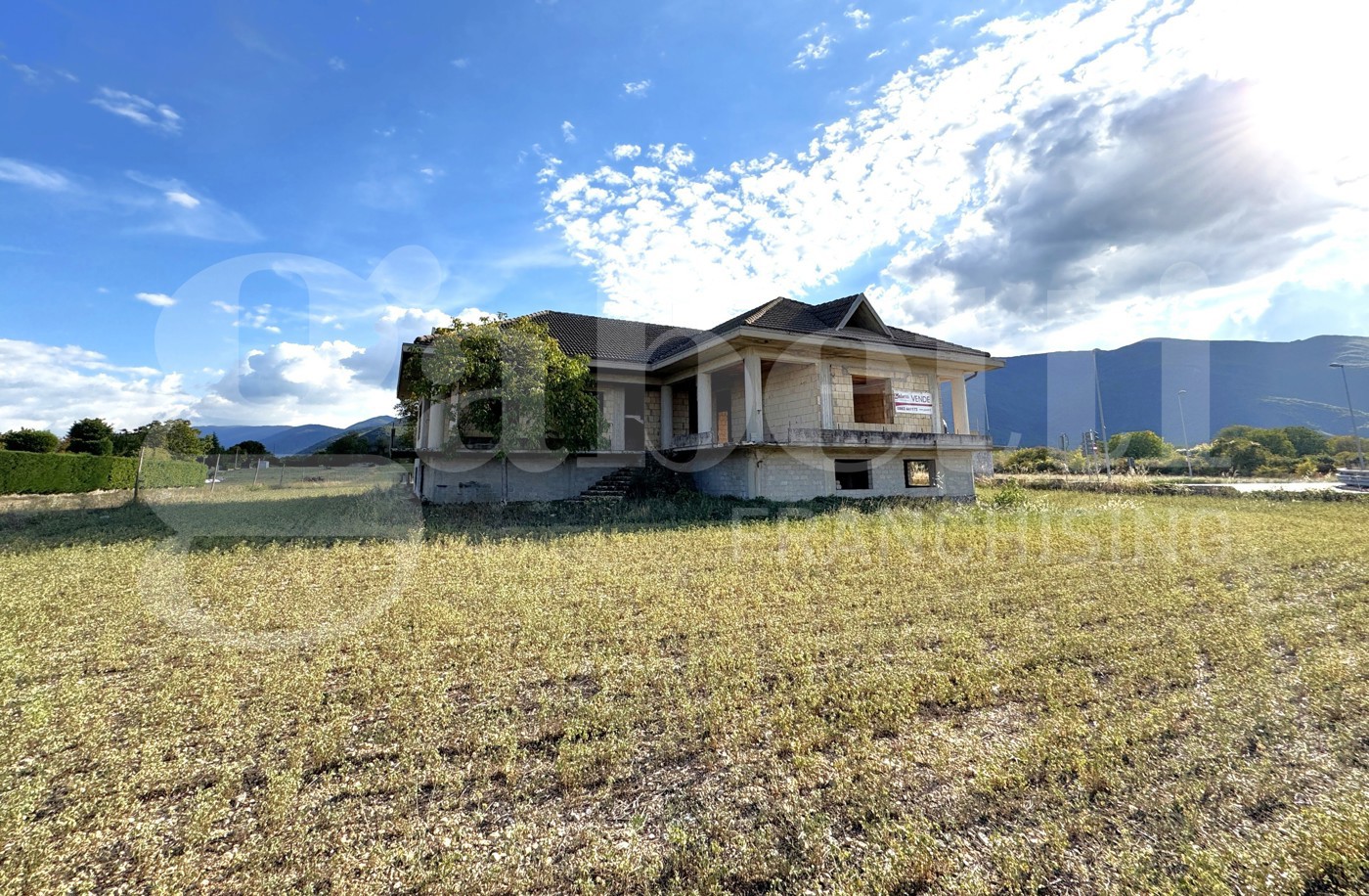 Villa in vendita a Trasacco