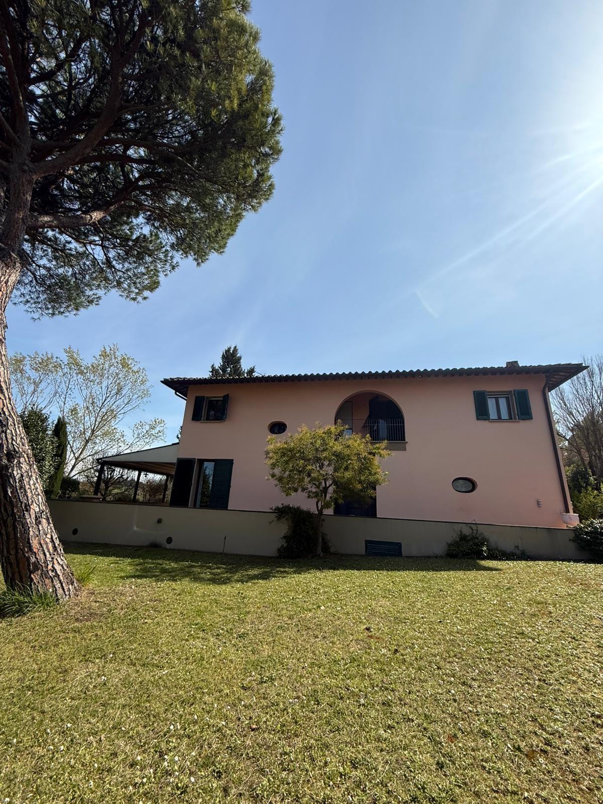 Villa con giardino a San Miniato