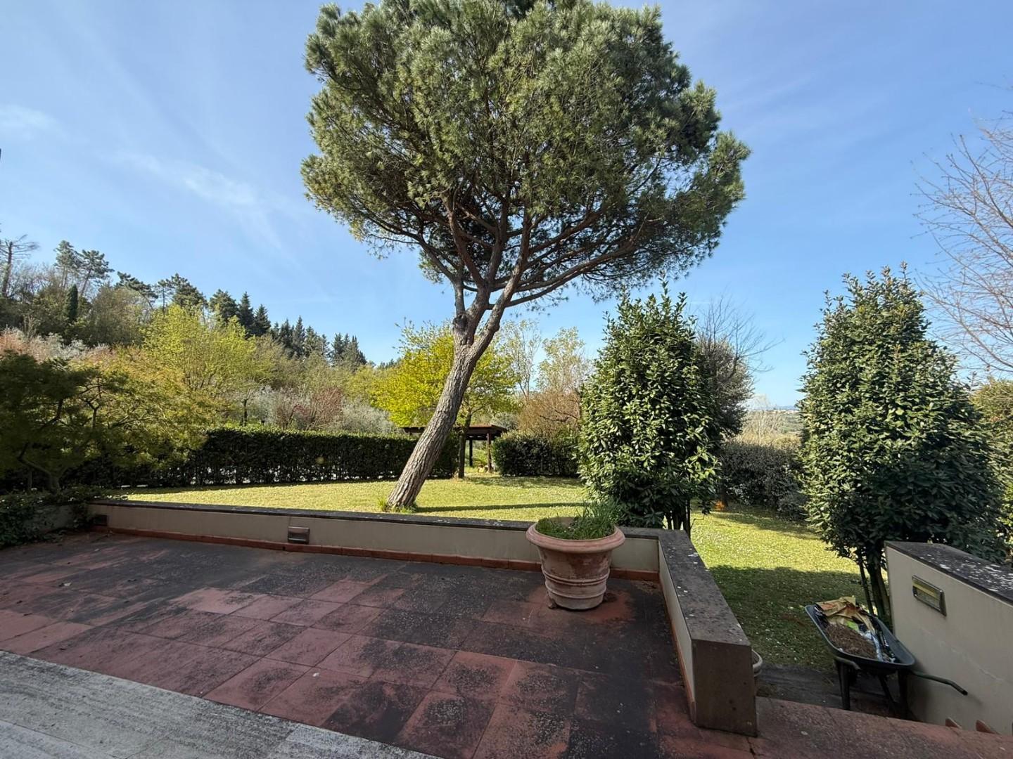 Villa con giardino a San Miniato