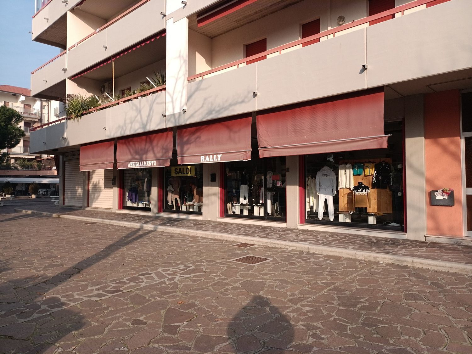 Locale commerciale in vendita in viale virgilio 47, Ravenna