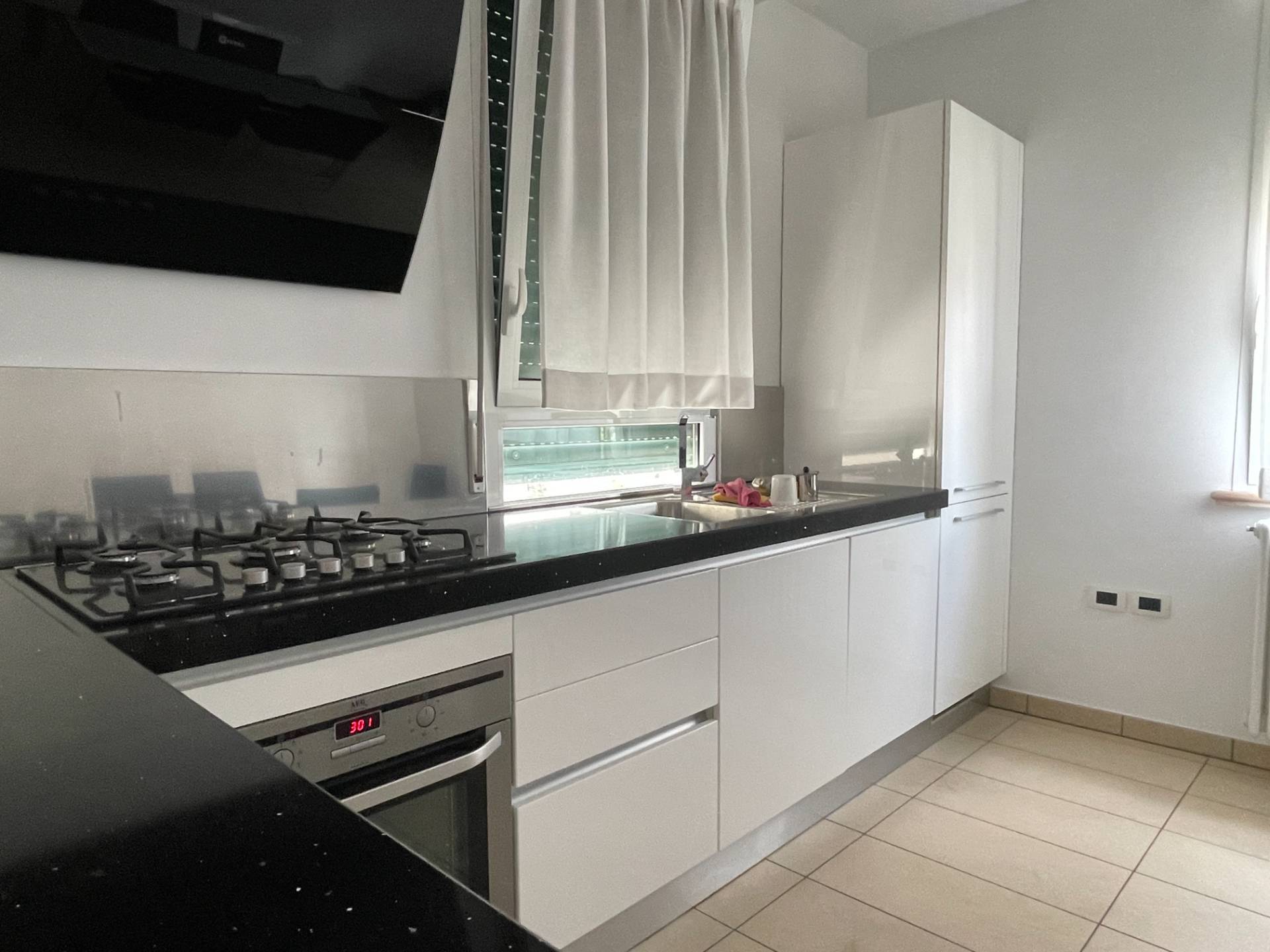 Appartamento in vendita a Pesaro, Mare