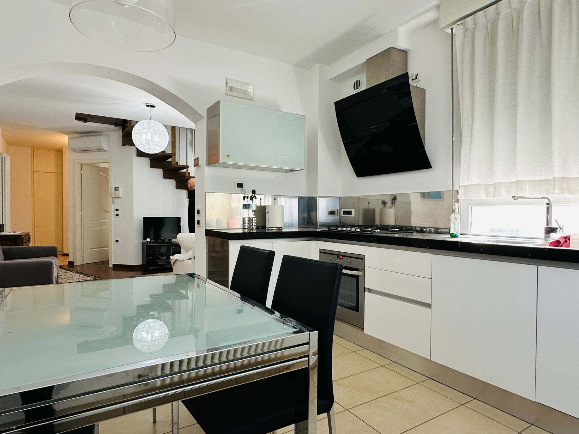 Appartamento in vendita a Pesaro, Mare