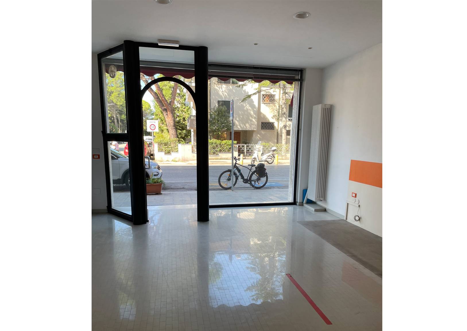 Negozio in vendita a Pesaro, Muraglia