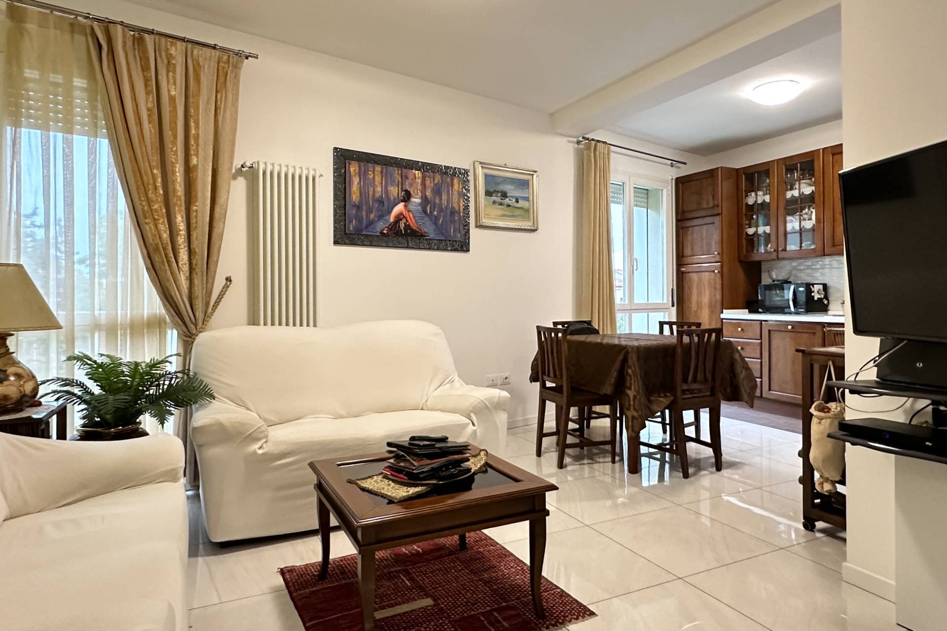 Appartamento in vendita a Pesaro, Mare