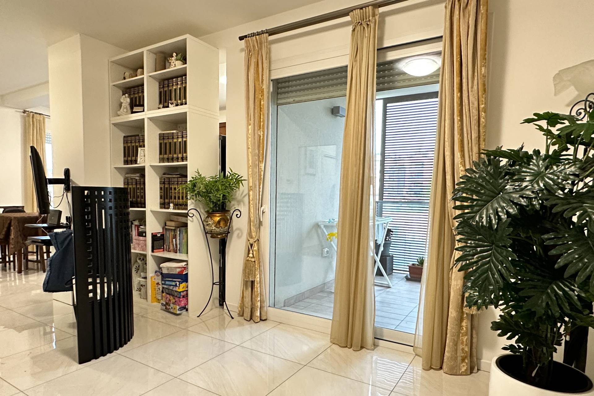 Appartamento in vendita a Pesaro, Mare