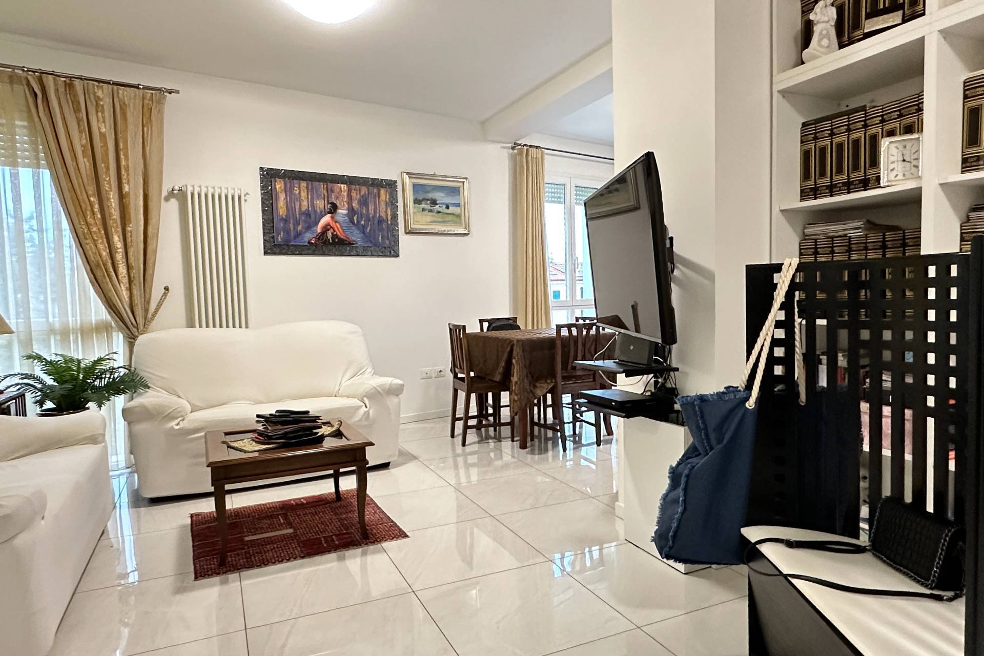 Appartamento in vendita a Pesaro, Mare