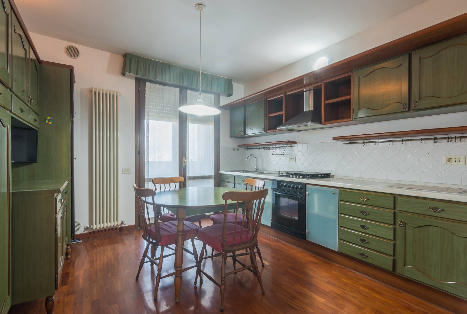 Appartamento in vendita a Pesaro, Mare