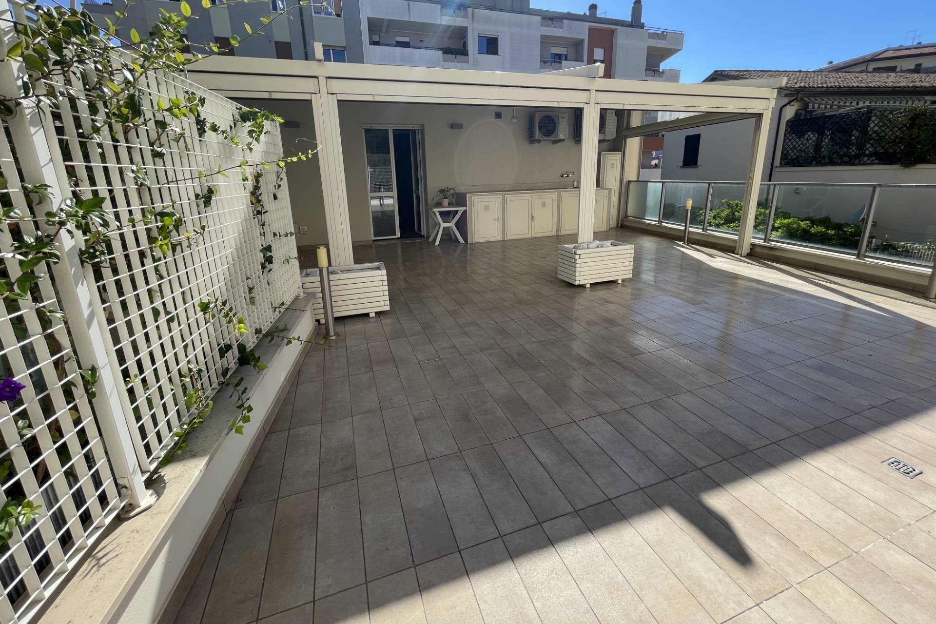 Appartamento in vendita a Pesaro, Mare