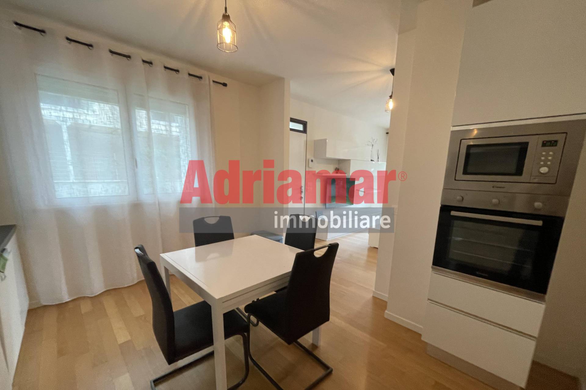 Appartamento in vendita a Pesaro, Mare