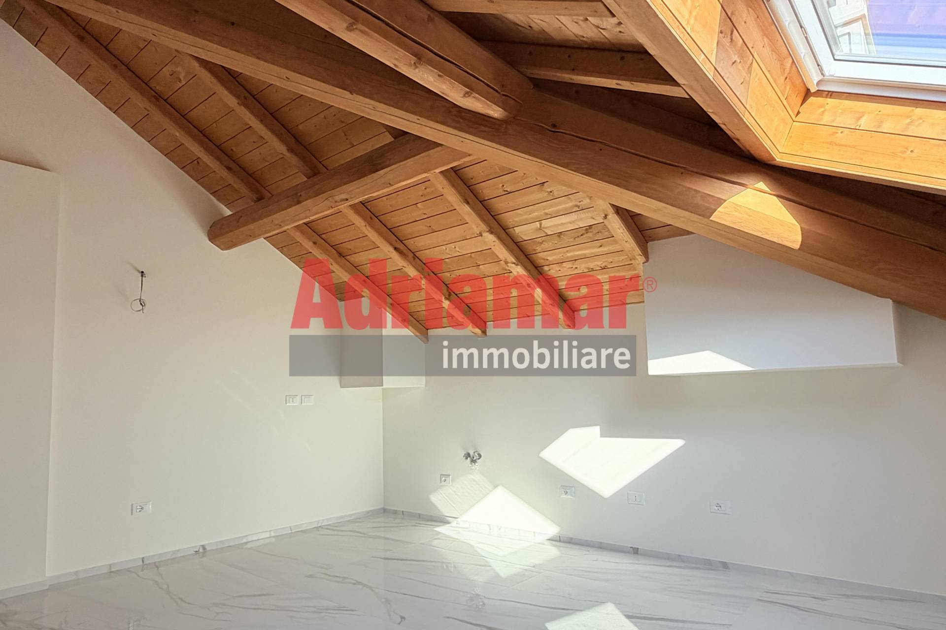 Appartamento in vendita a Pesaro, Mare