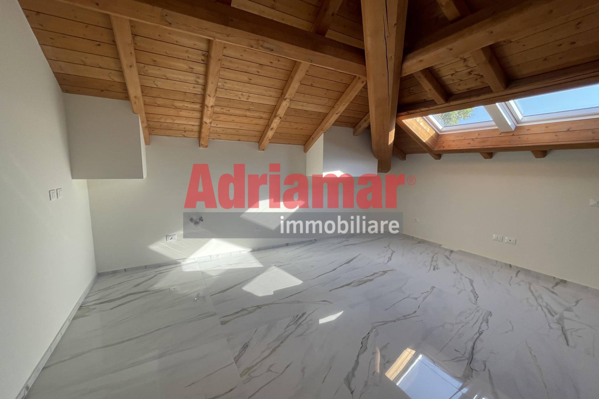 Appartamento in vendita a Pesaro, Mare