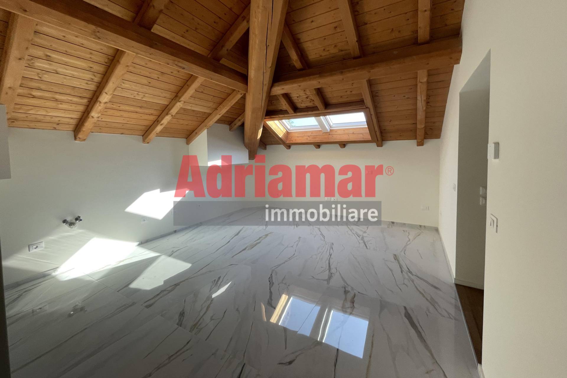 Appartamento in vendita a Pesaro, Mare