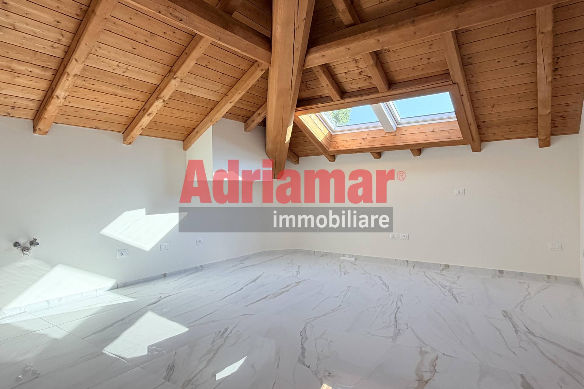 Appartamento in vendita a Pesaro, Mare