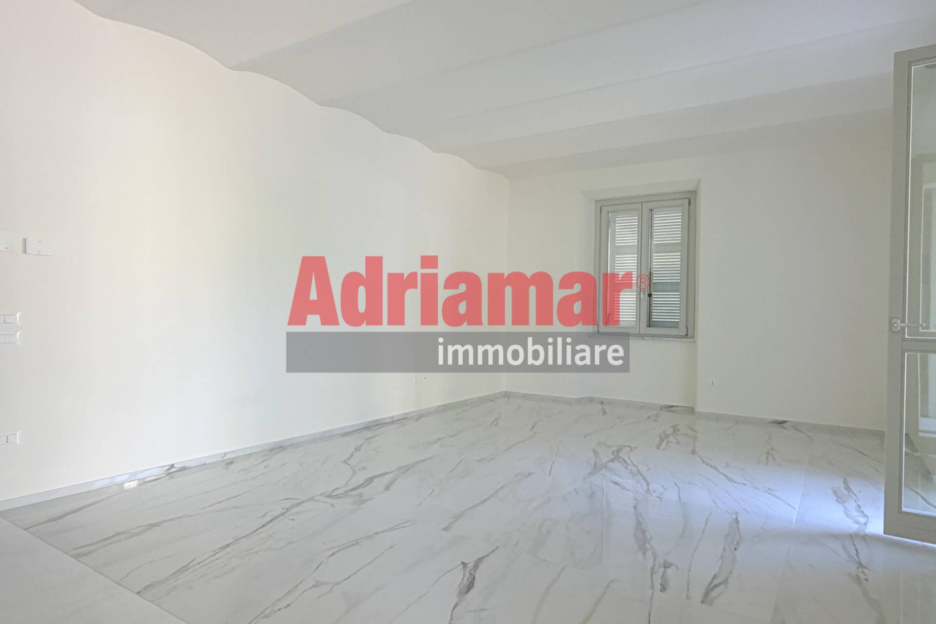 Appartamento in vendita a Pesaro, Mare