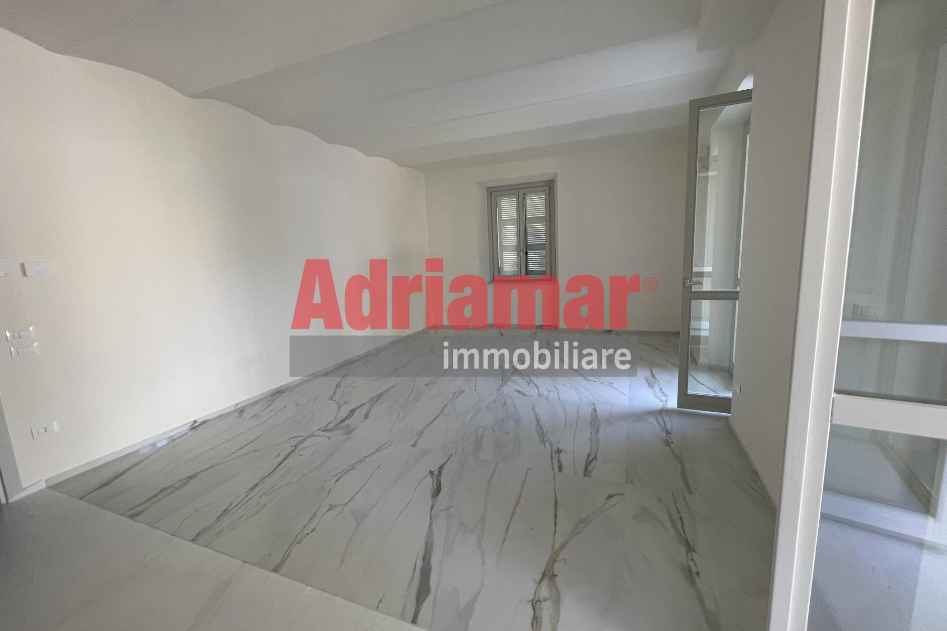 Appartamento in vendita a Pesaro, Mare