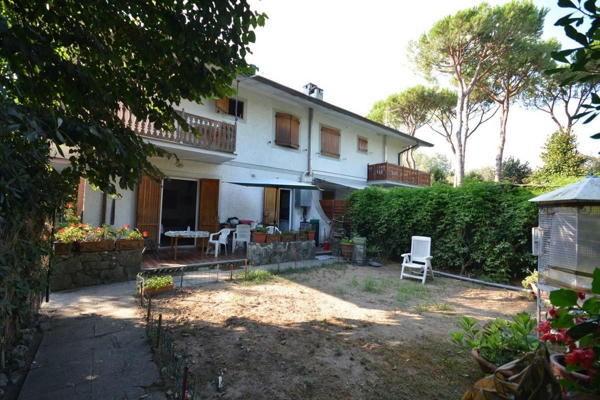 Villa Quadrifamiliari con giardino, Massa poveromo