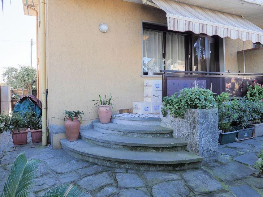 Casa indipendente con giardino, Massa marina di