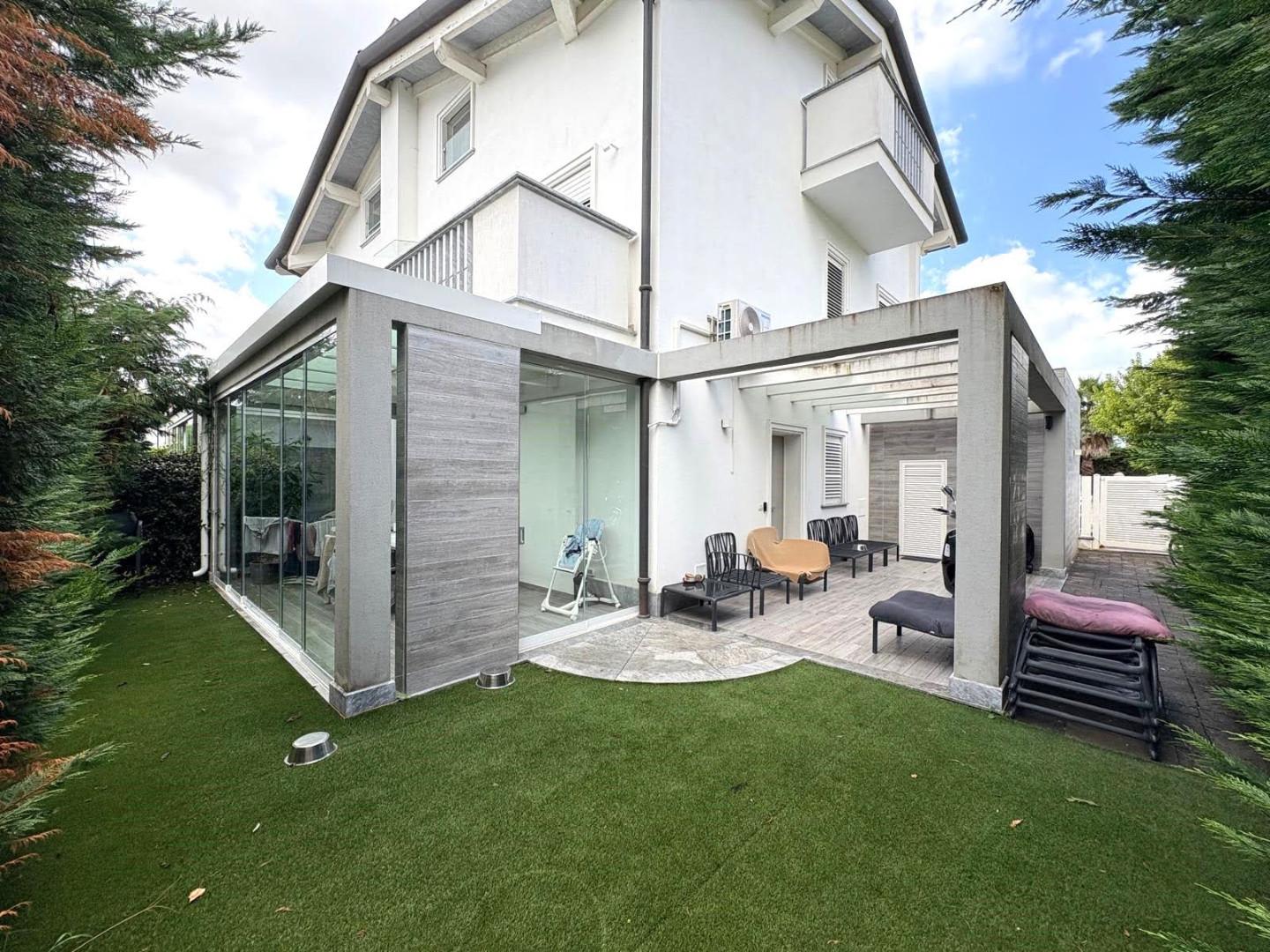 Trilocale con giardino, Montignoso cinquale