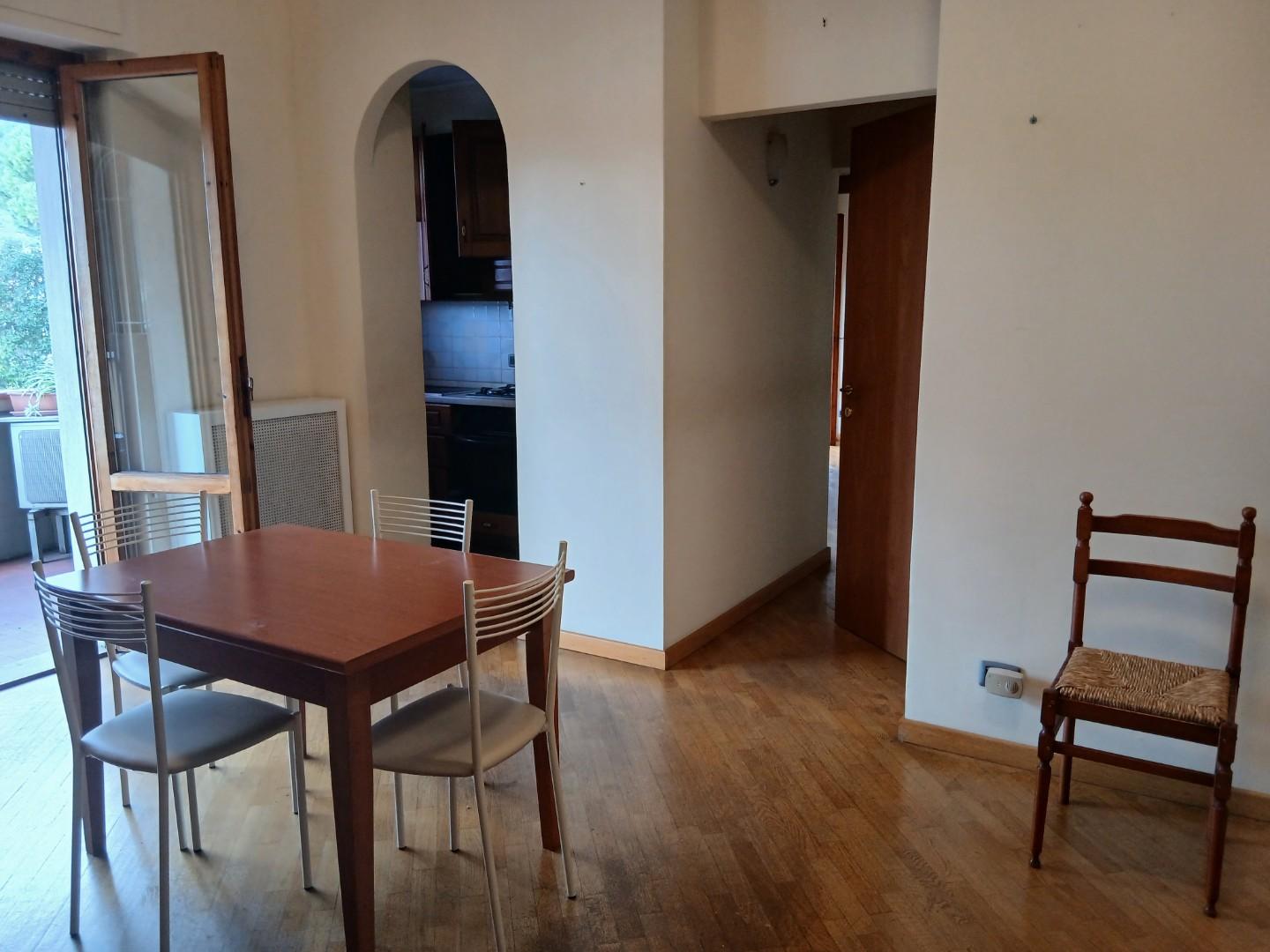 Trilocale con terrazzi, Massa centro